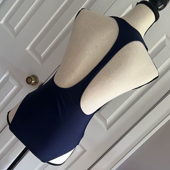 Aerie x Marvel Hero Vibes One Piece Swimsuit - Picture 10 of 11